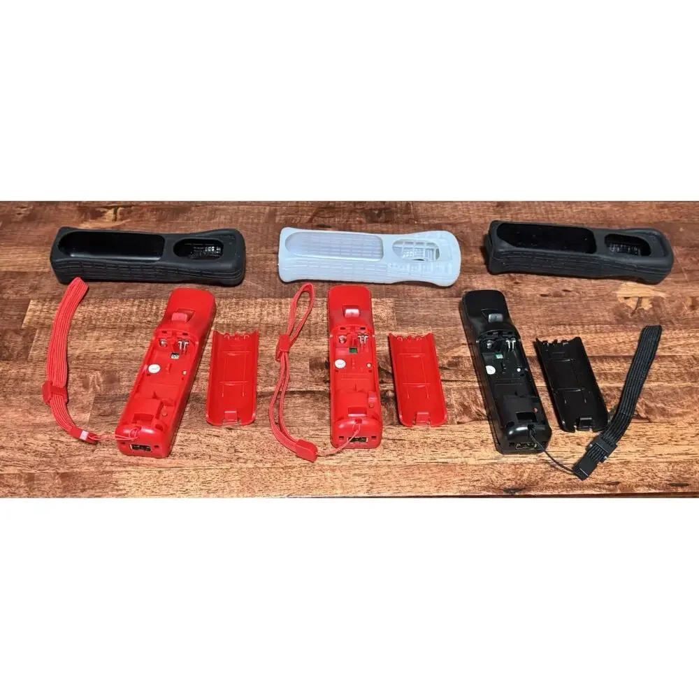 Nintendo Wii WiiMote Wii Motion Plus 2 Red 1 Black Controller with Strap
